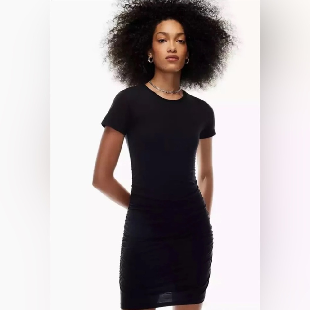 Aritzia Babaton Sz M Covet Black Bodycon Mini Classic LBD Dress